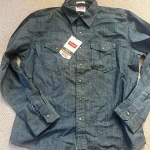 Wrangler Men's Dark Blue Button Down slim fit Shirt